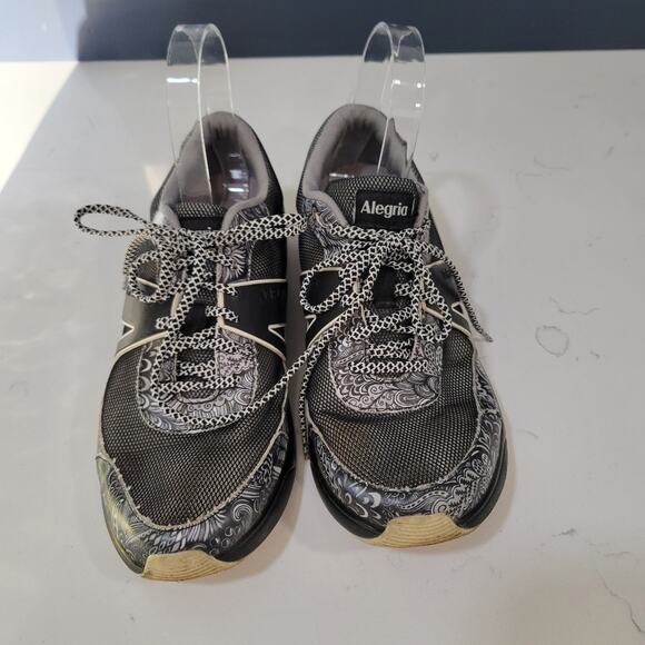 Traq by Alegria Qarma Sneaker In Wild Child Black and White Walking Snea… - Picture 5 of 15